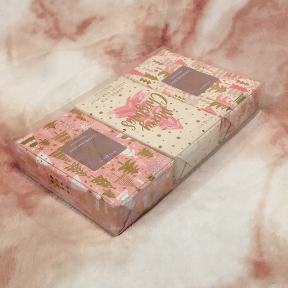 Mia & Co Christmas Holiday Scented Amber & Fir Luxury Soap Bar Set of Three NWT - Picture 7 of 16